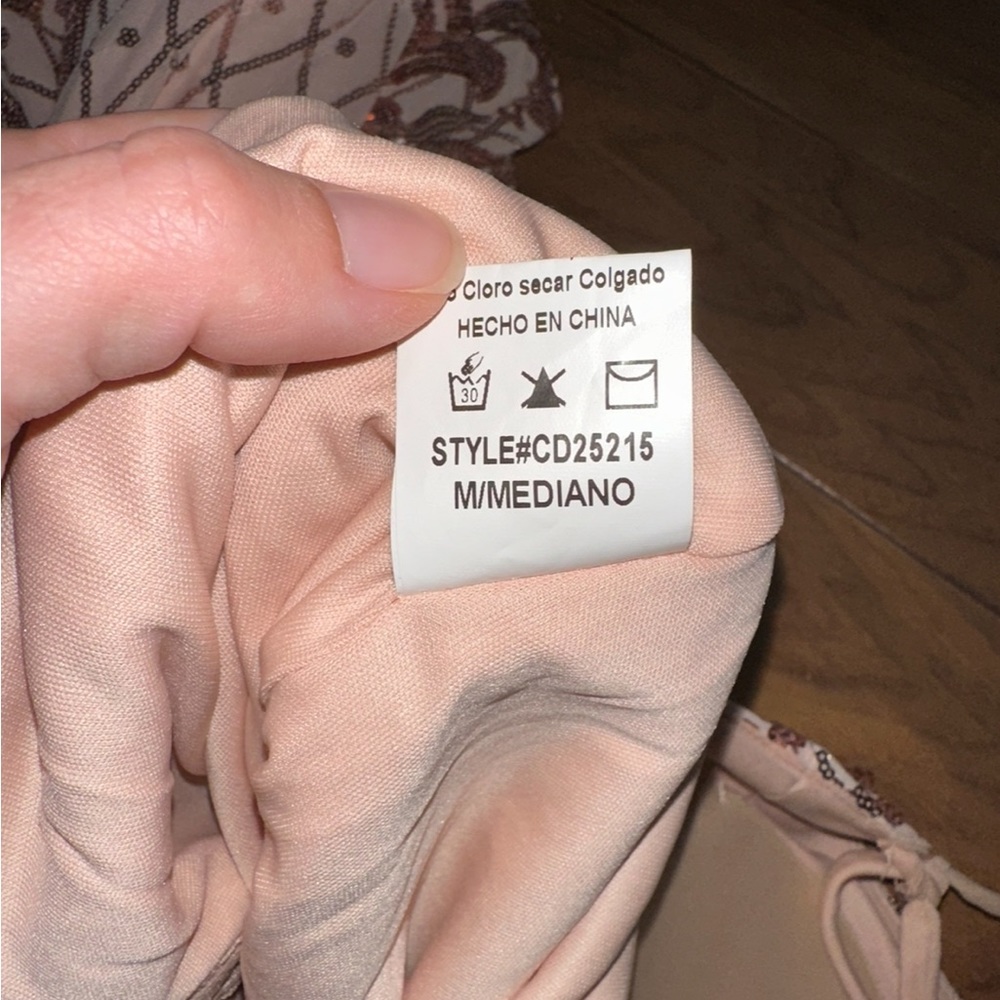 Dress. - Picture 4 of 7
